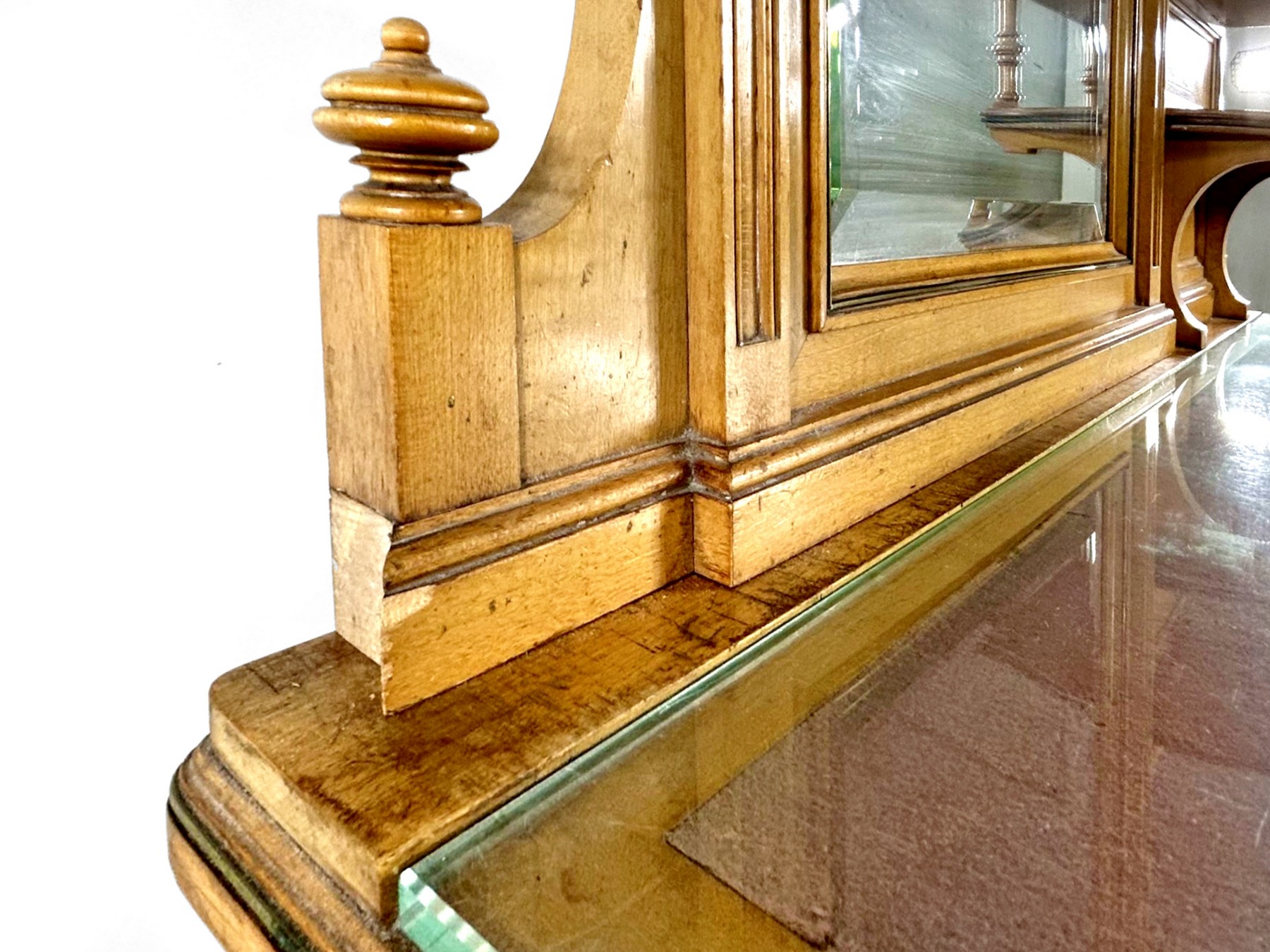 Gedrechselte Puppe Holzobjekt antik Schminktisch