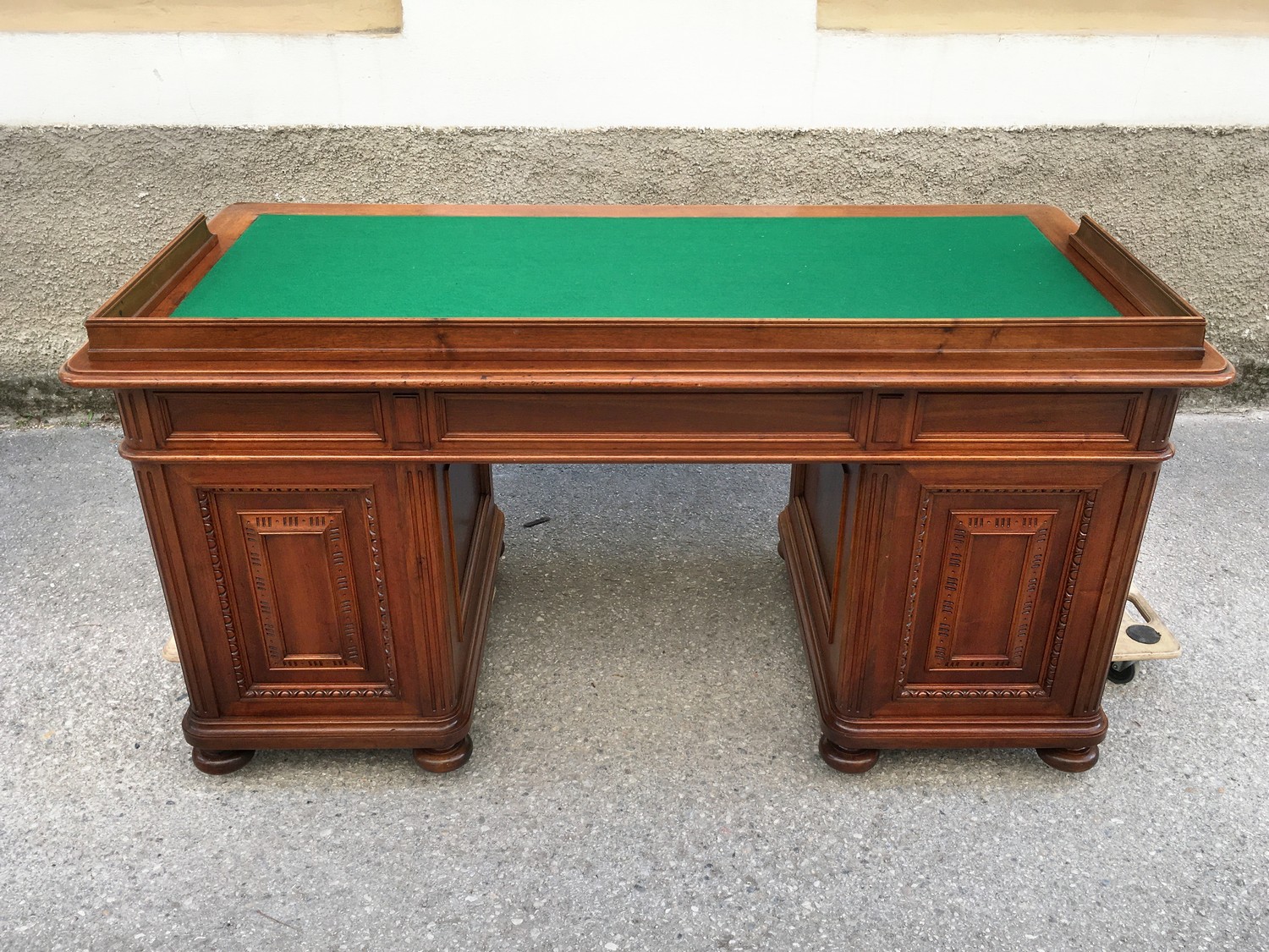 Schreibtisch Historismus antik restauriert groß Freisteher Herrenschreibtisch