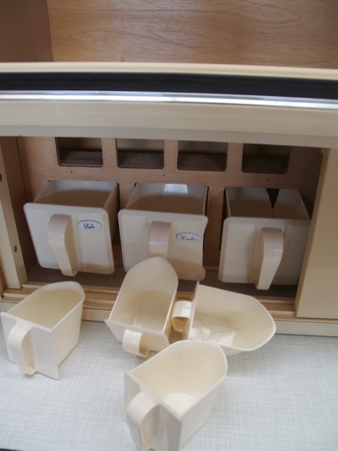 Vintage Küchenschrank Original Retro Möbel Vintage Küchenschrank Schüttenregal Original Omas 60er-Jahre Schrank