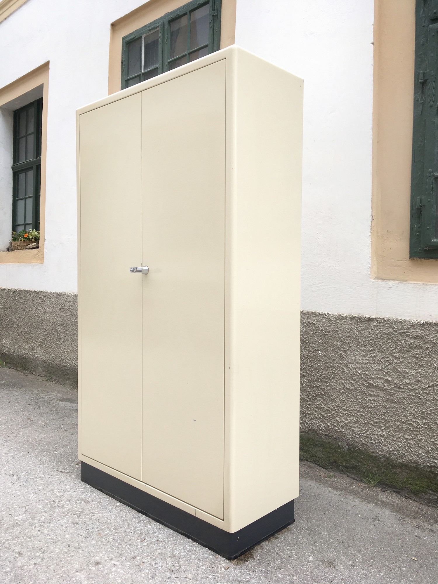 Arztschrank Metall Vintage Küchenschrank Industrialdesign Vorratsschrank creme Retro