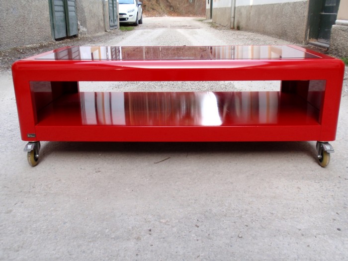 Bretz Couchtisch rot Metallmöbel Desgnklassiker Sofatisch Rollenfüße Ral farbe Retro Design