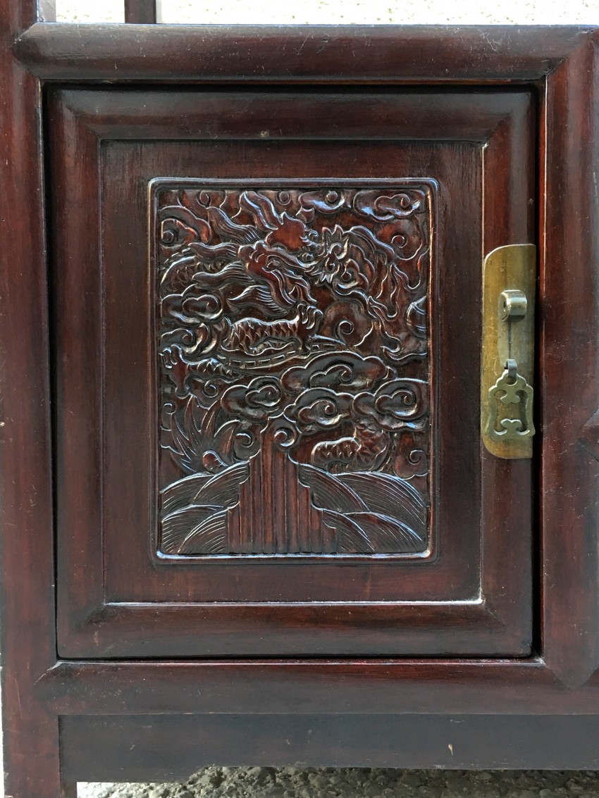 China Regal Drachen beschnitzter Vintage Schrank antik