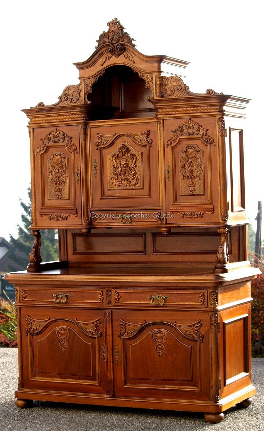 Schrank antik große Kredenz Möbel mit Fratzen Satyr um 1870