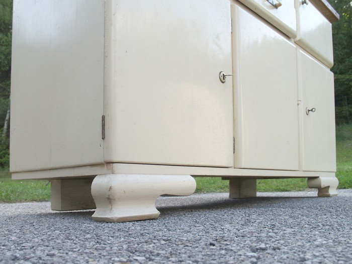 Kuechenschrank creme