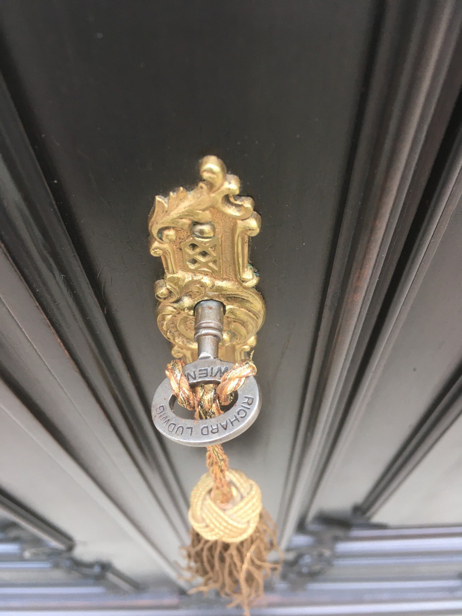 Halbschrank Gruenderzeit