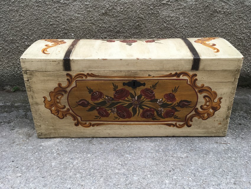 Landhaus Truhe antik