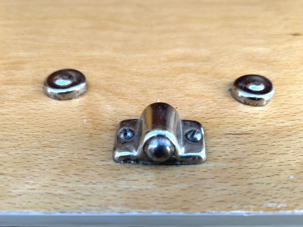 Vintage Beschlag Scshrank