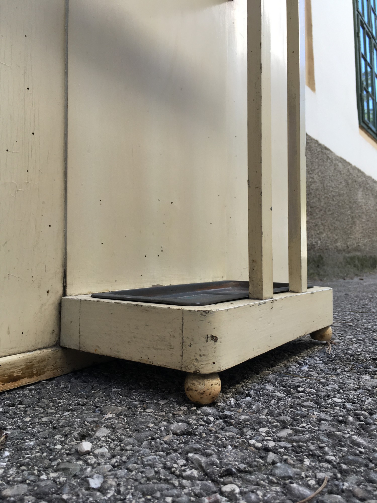 Antike Garderobe Jugendstil um 1920, Cremefarbe antik Shabby Chic Wandpaneel Spiegel Schlüsselkasten Schirmständer