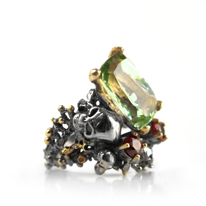 Ring 925 Silber Edelstein Amethyst grün Totenkopf Ring 925 Silber Edelstein Amethyst grün Totenkopf handgefertigt Edelsteine