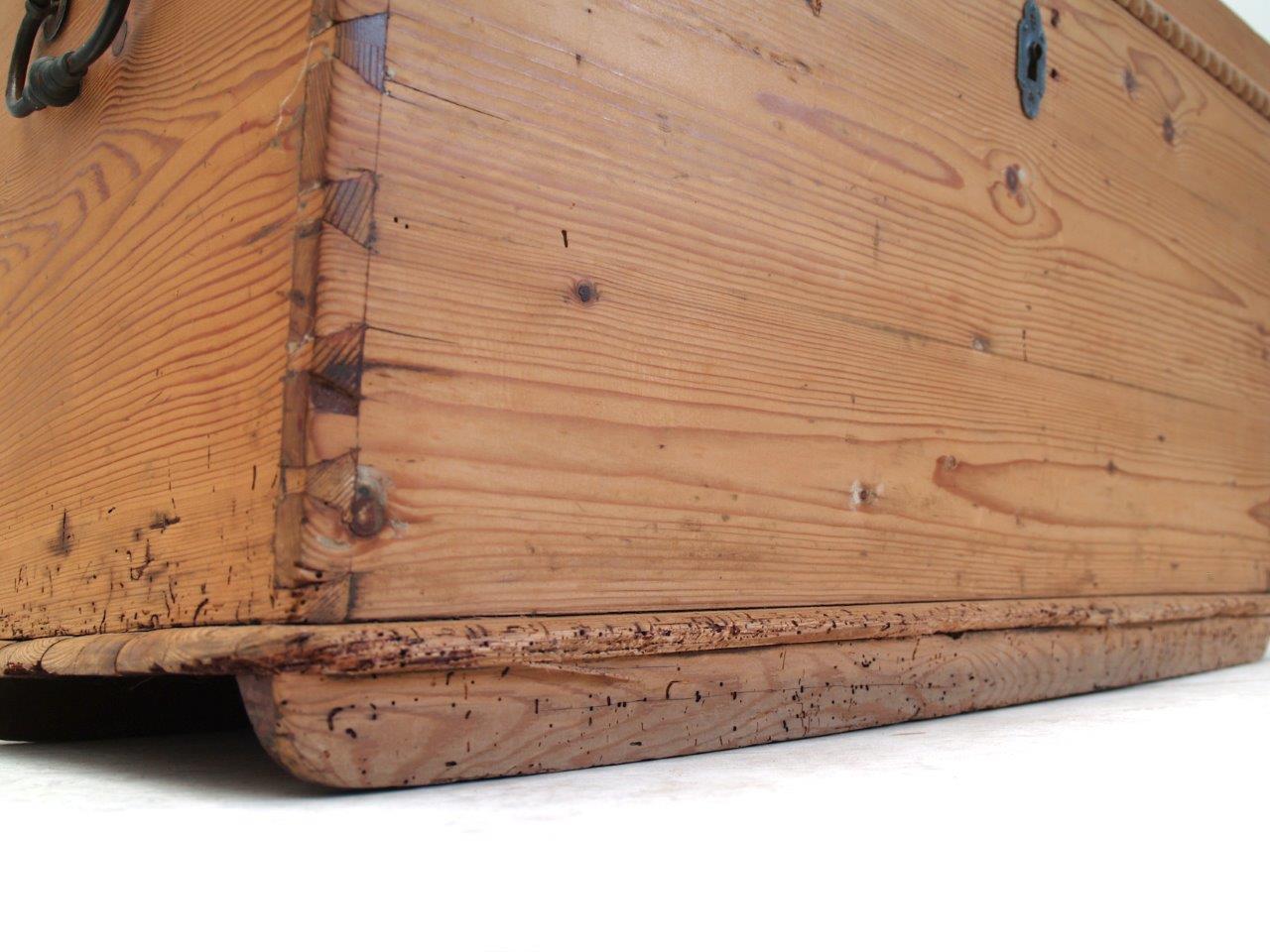 Bauerntruhe antik Naturholz 1840-1880 Massivholz Bauernmöbel