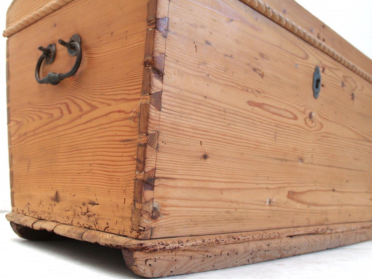 Bauerntruhe antik Naturholz 1840-1880 Massivholz Bauernmöbel