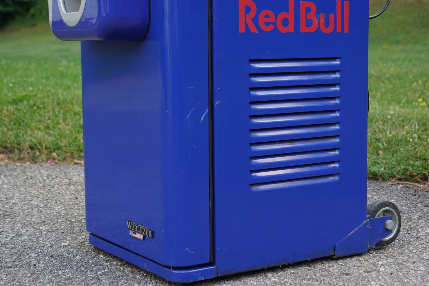 Wurlitzer Getränkeautomat Vending Retro Design Redbull Refrigerator Wurlitzer Getränkeautomat Vending Retro-Design Redbull Münzzähler Coins Kühlschrank