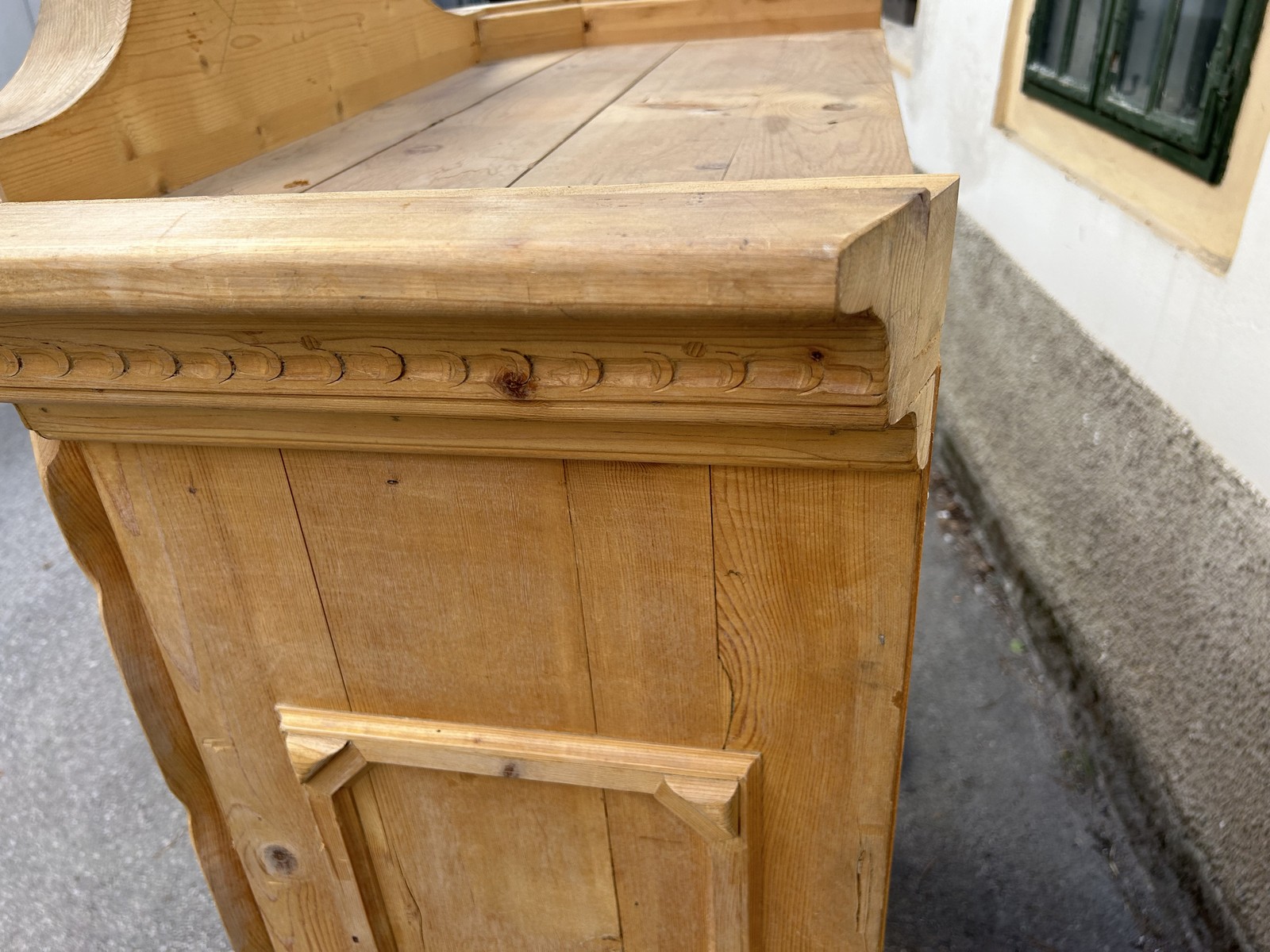 Bauernschrank Naturholz Vintage geschnitzt antik Landhaus Möbel Küchenschrank