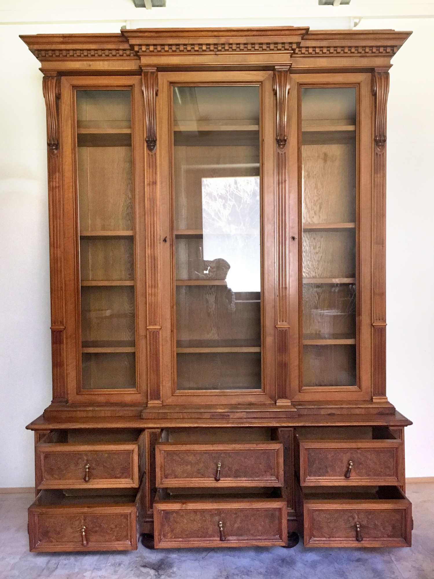 antiker Bücherschrank Vitrine Küchenschrank Nuss Historismus kaufen Shop