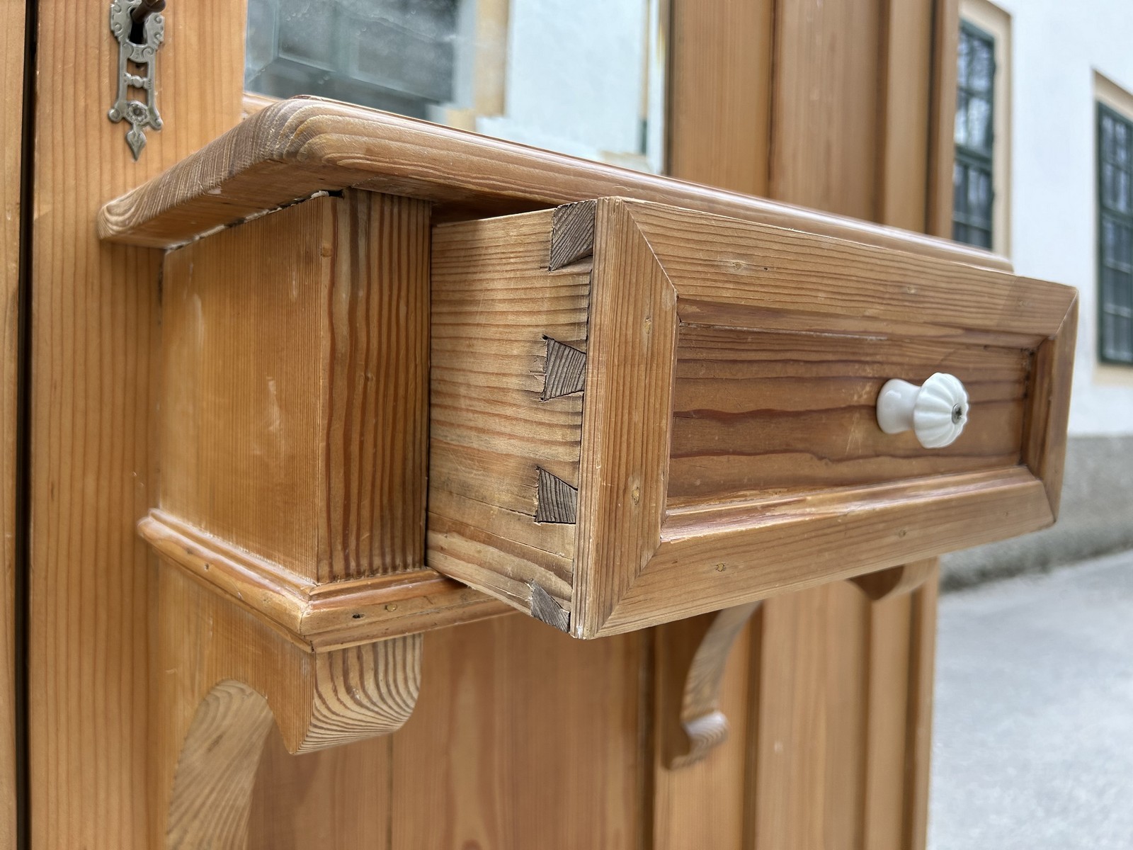 Antiquität Bauernschrank antike Garderobeschrank Vollholz Möbel