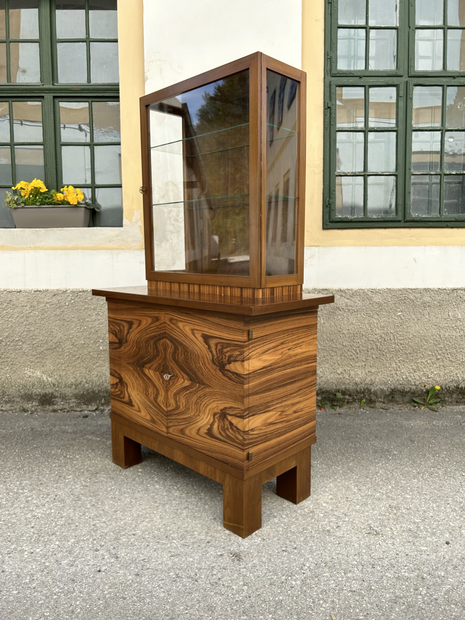 Spiegelfurnier Schrank Vitrine Artdeco