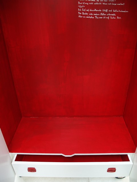 antiker Schrank weiß rot