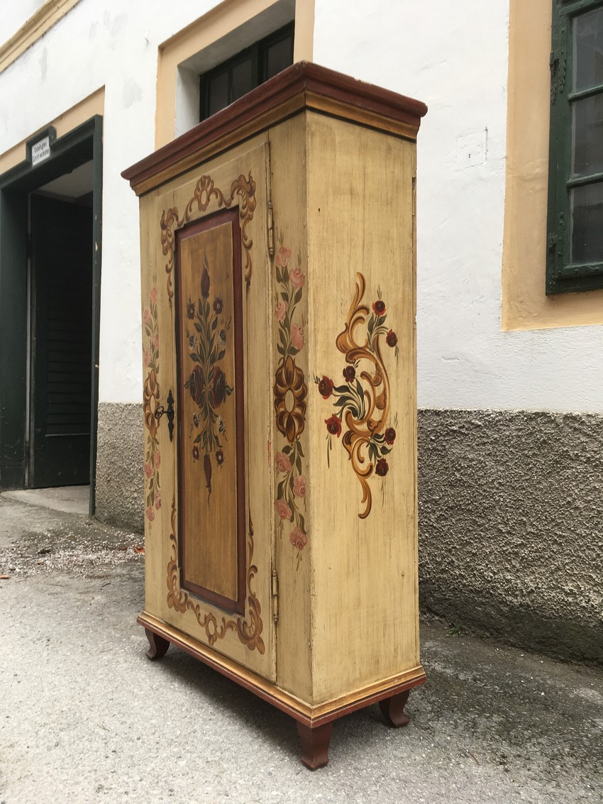 Bauernschrank bemalt antik