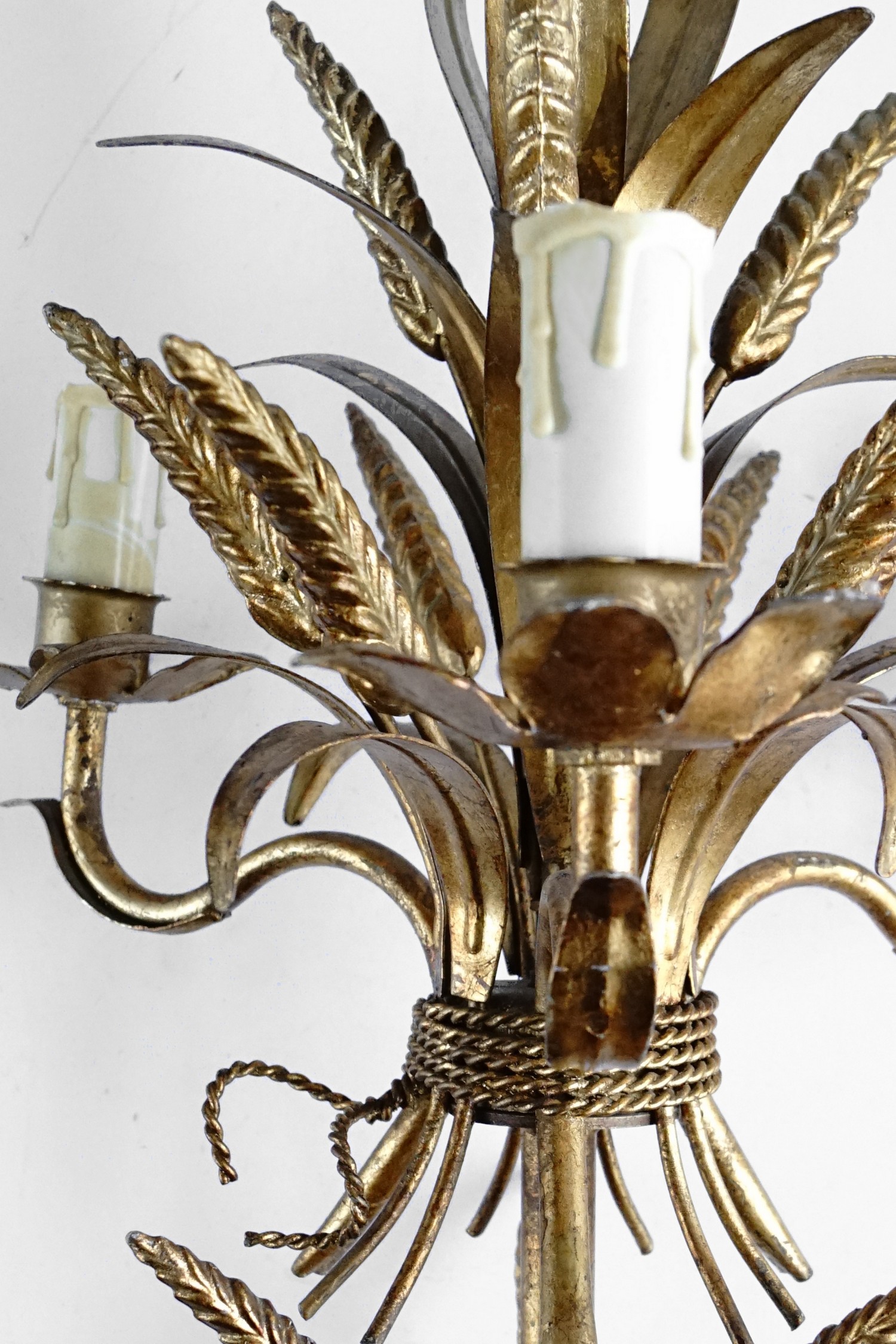 Kronleuchter Stehlampe vergoldet Metall Blätter Holz Vintage Antikstil