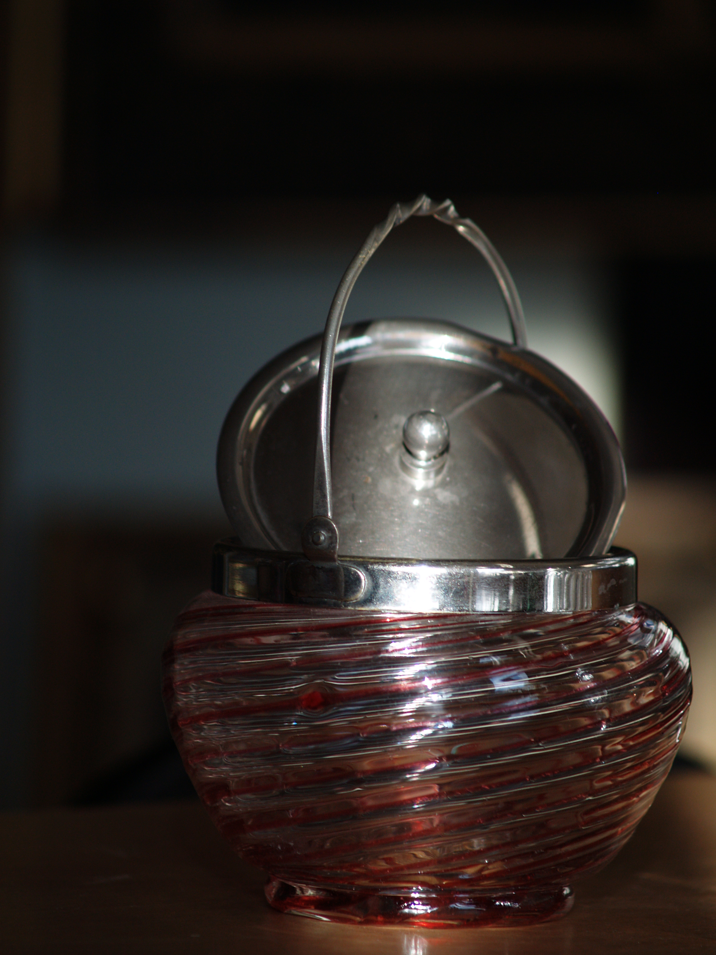 Deckeldose antik Keksdose Glas rot weiß Metall silber Keksdose Zuckerdose Vintage Bonbonier
