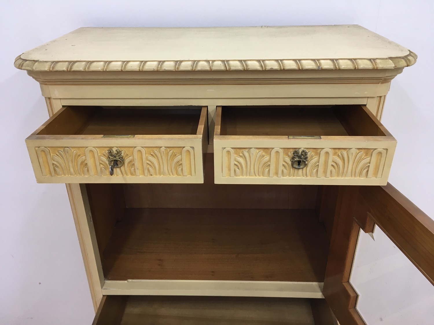 Vertiko antik Shabby