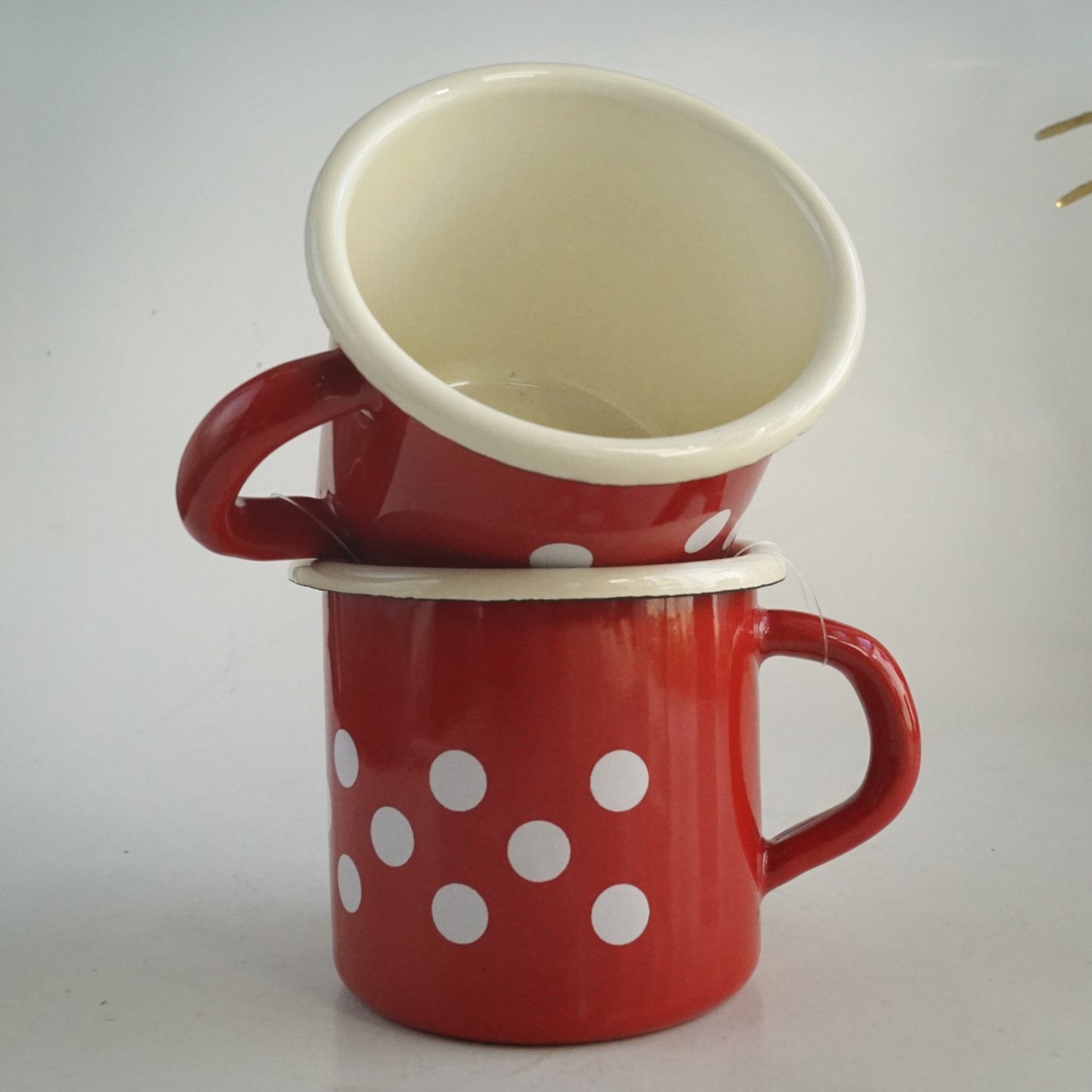 Campingbecher Emaille Tasse creme rot punkte Landhausstil Geschirr Almhütte Shabby Chic
