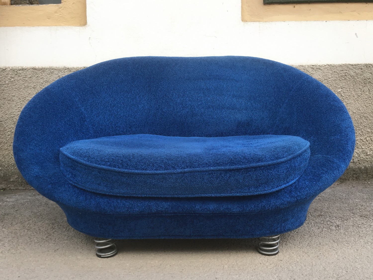 Bretz Sofa Pool Couch Zweisitzer blau Cultsofa Kräuselvelours