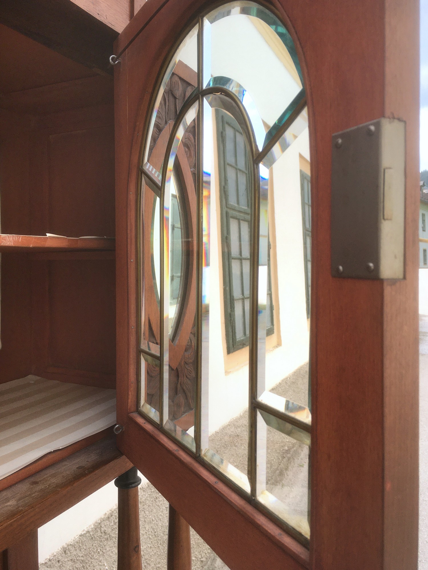 Jugendstil Schrank ArtNouveau secessionistisch Kredenz Vitrine antik Kirschen beschnitzt Jugendstil