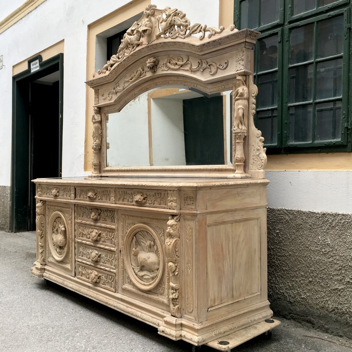 Bauernschrank antiker Jagdschrank Spiegelbuffet Hotelmöbel Filmrequisite Tiere geschnitzt