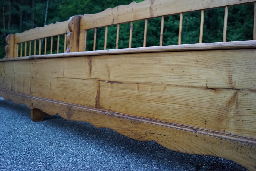 Sitzbank antik Truhenbank zu Jogltisch