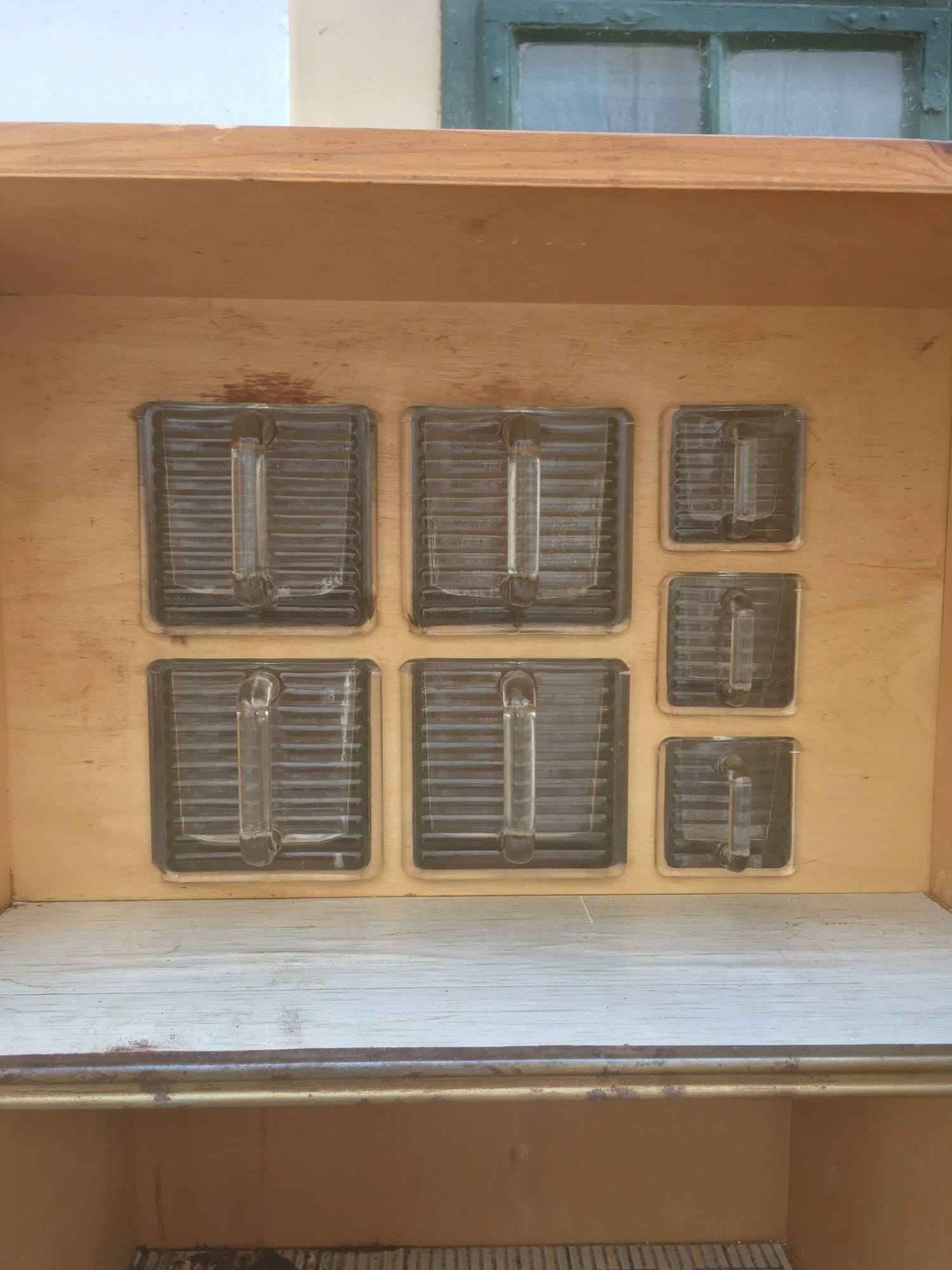 Küchenschrank Midcentury creme Schütten