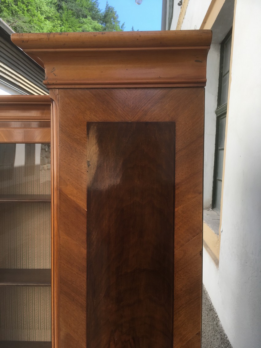 Buecherschrank Vitrine antik Nuss Vollholz Bibliothek
