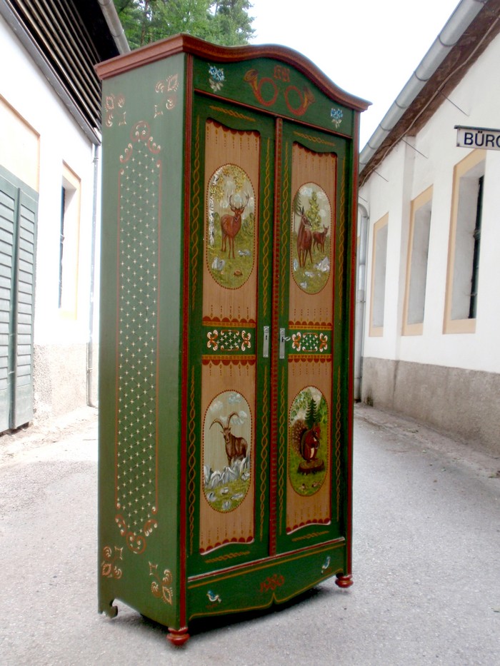 Dielenschrank antik grün bemalt