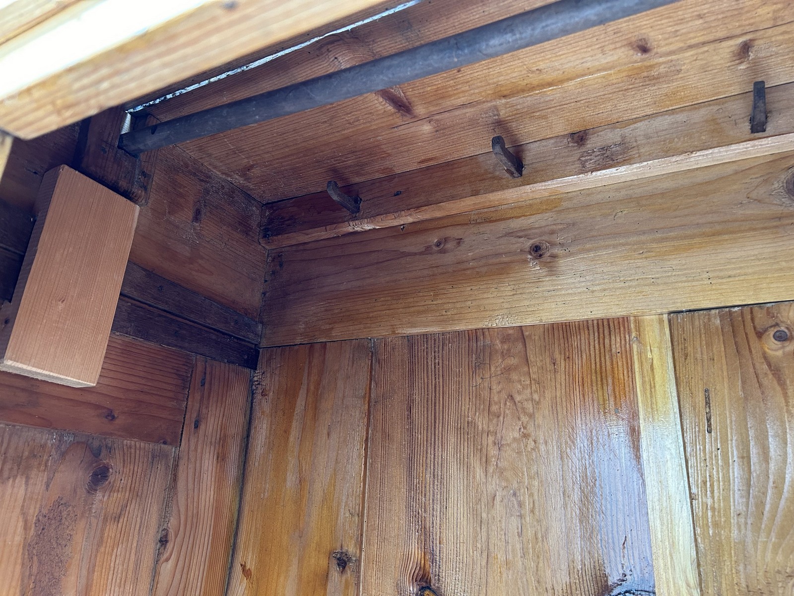 Schrank antiker Bauernschrank Original 18. 19. Jahrhundert Garderobeschrank Ferienwohnung Almhütte Original