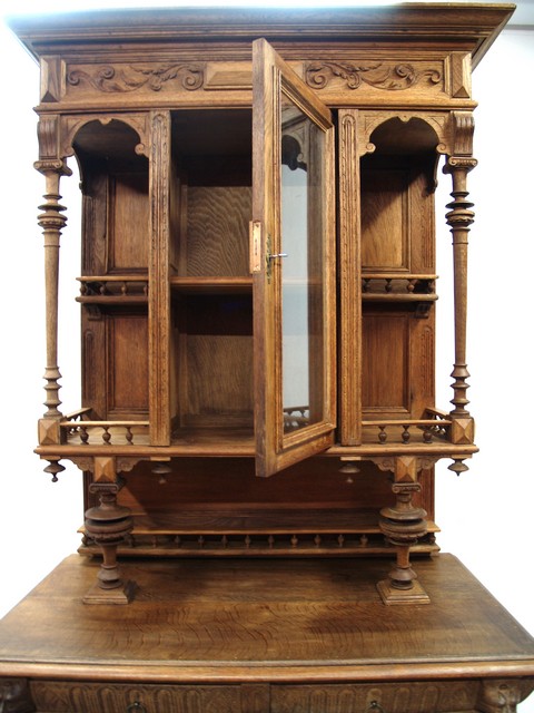 Antiker Wohnzimmerschrank