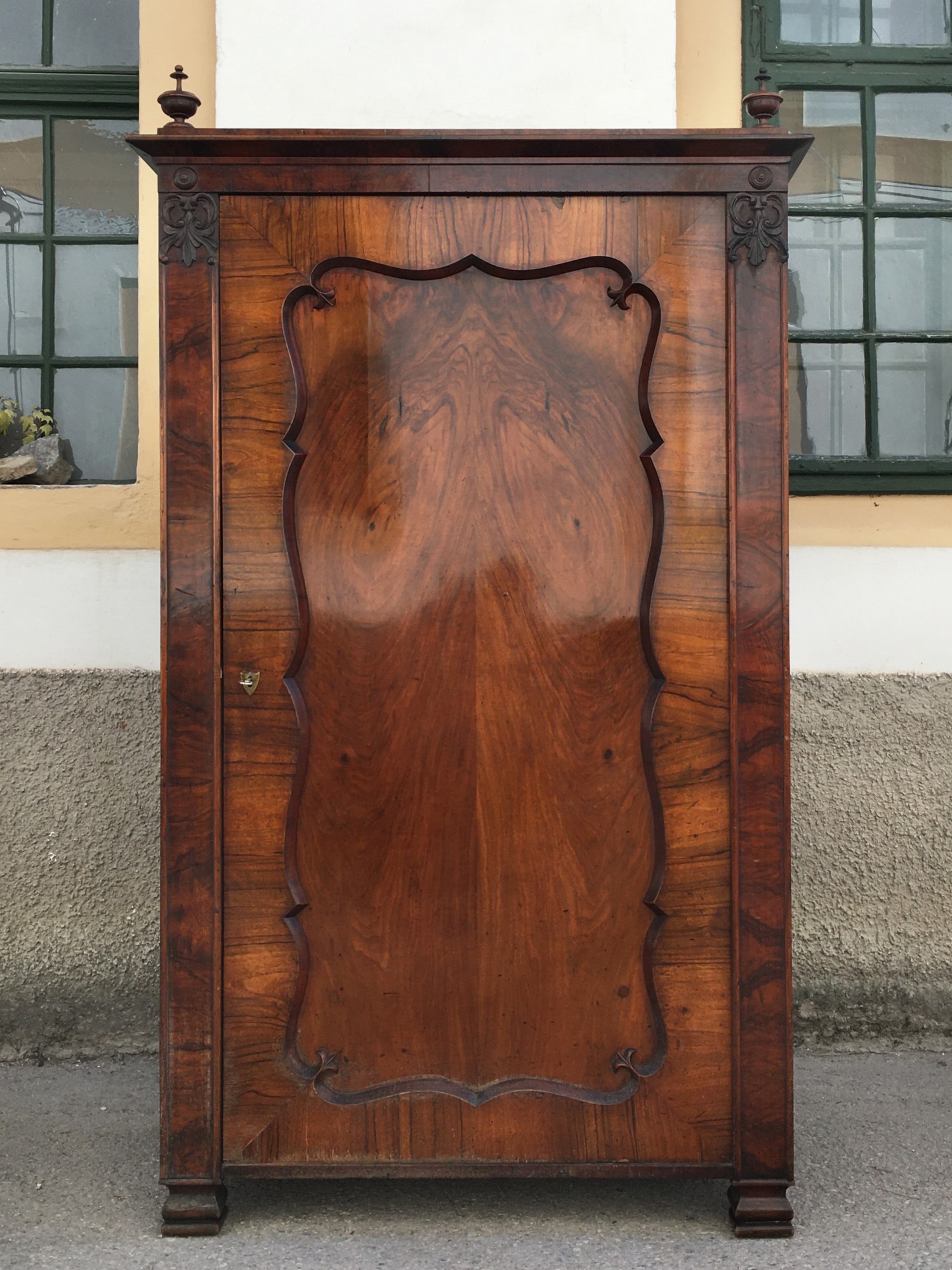 Schrank Kleiderschrank Biedermeier Nussholz Original Brezelschrank antik