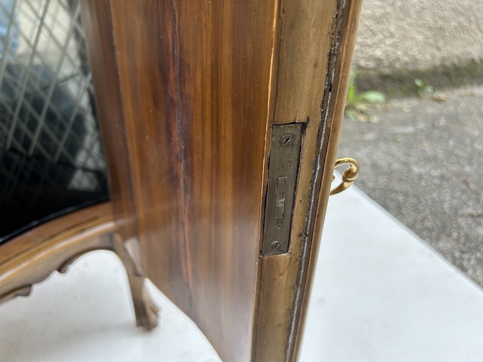 Antike Eckkommode Barockstil florale Intarsien Barschrank