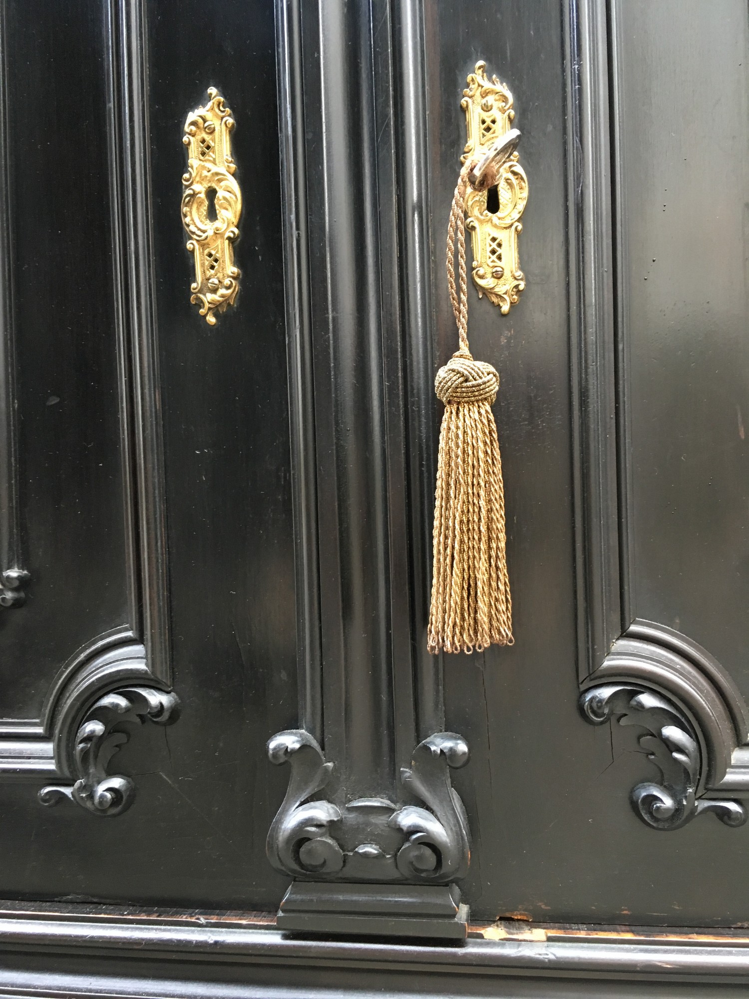 Kommode antiker noir Schrank schwarz Vollholz Möbel Gründerzeit