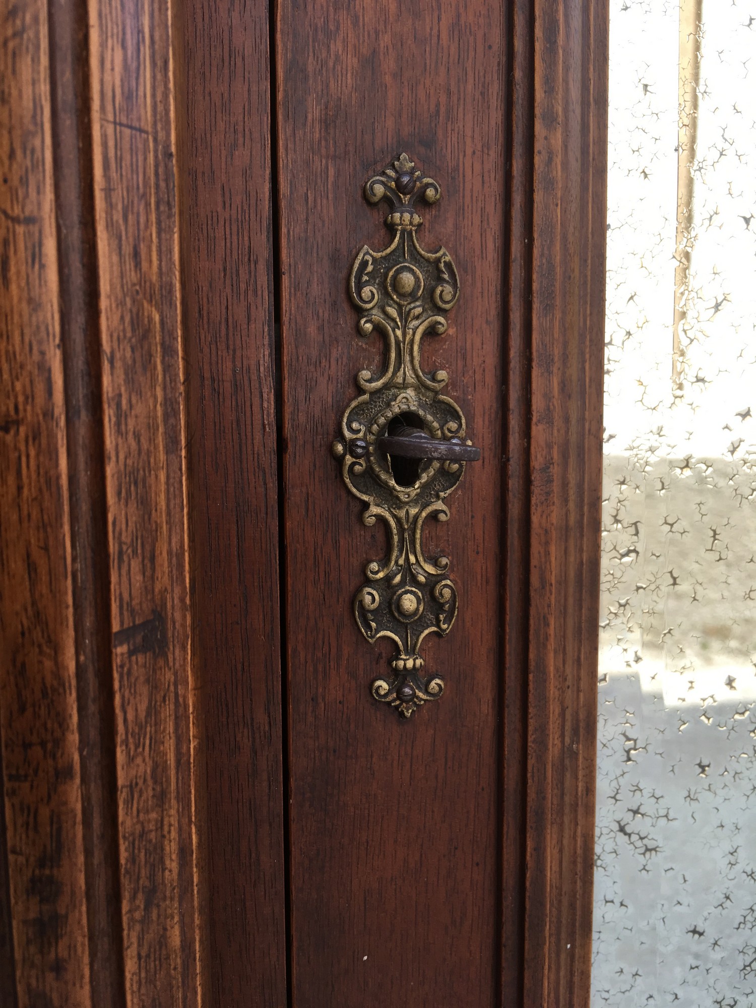 Garderobeschrank Kleiderschrank dreitürig Vollholz antik Dielenschrank Nussholzfurniert Gründerzeit