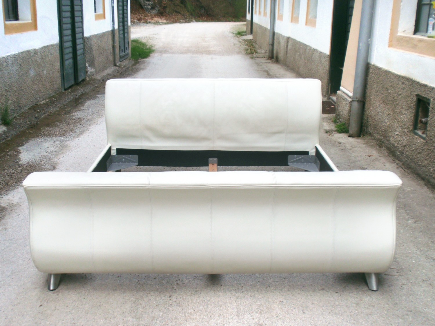 Bretz Bett Leder weiß creme Moon hoches Betthaupt Doppelbett 200x180