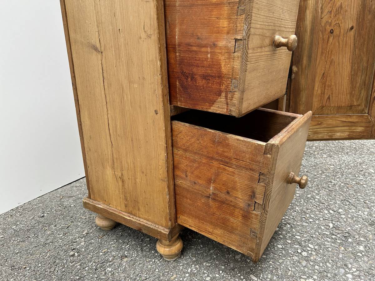 Almerl antik rustikal