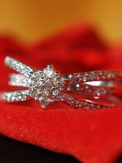 Diamantring Gold 750 Brillanten 0,80 ct Damenring feuriger Memory Ring Trinity