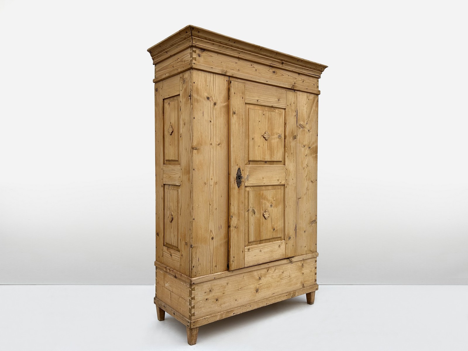 Schrank antiker Bauernschrank