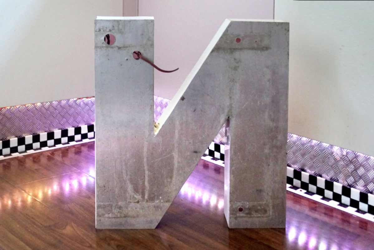 Wandlampe Vintage Leuchtbuchstabe Tischlampe Design groß Leuchtreklame Mancave