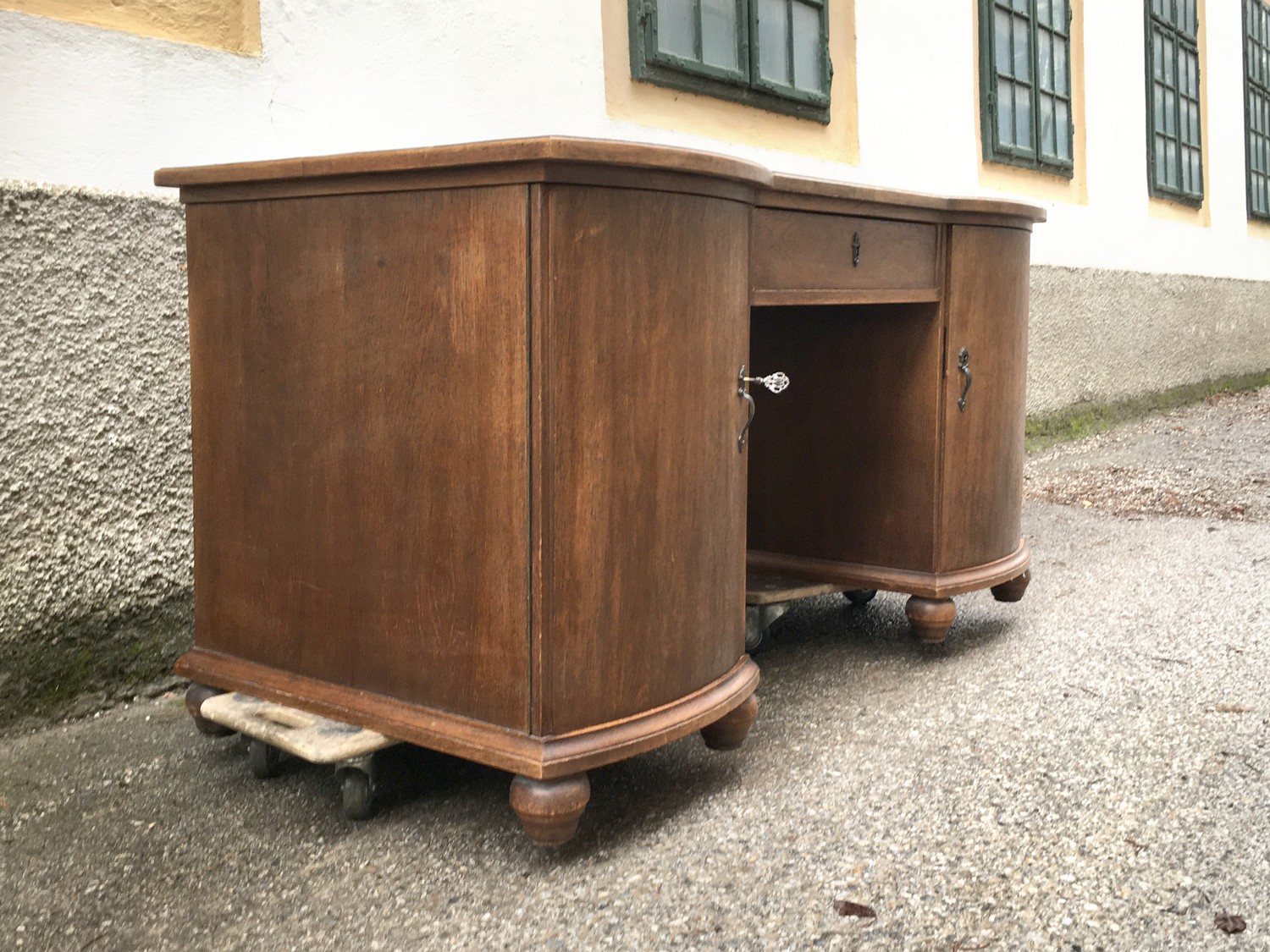 Schreibtisch antik Freisteher Bürotisch schlicht elegant bombiert