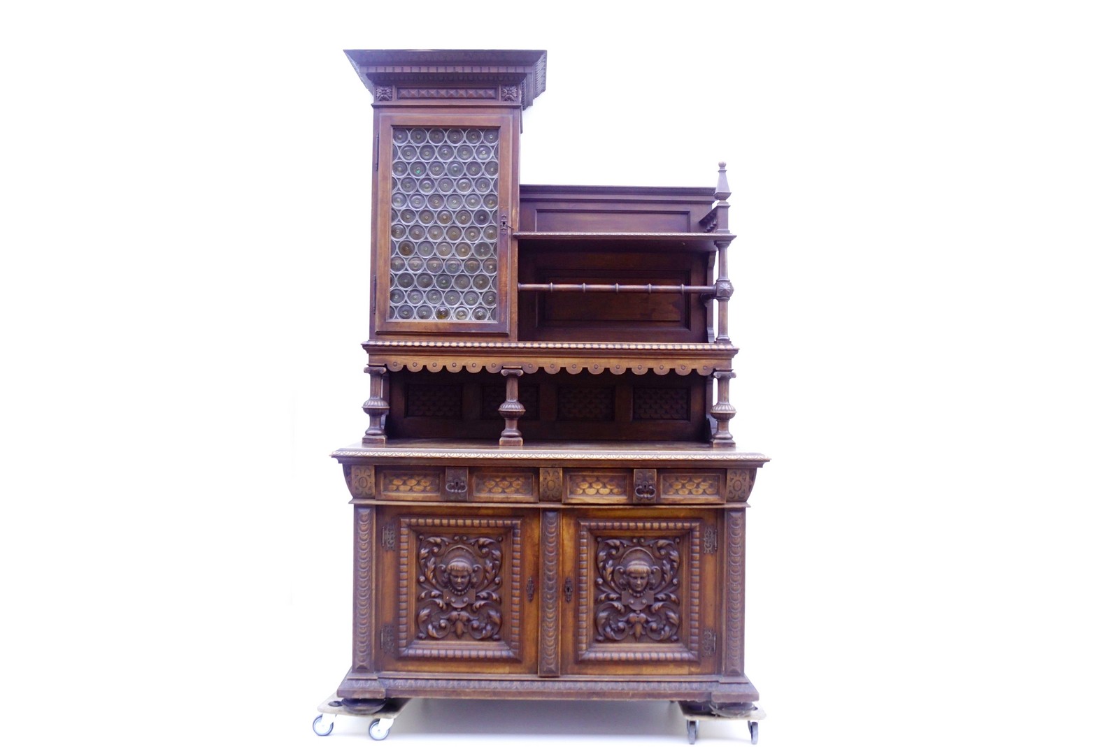 Zwillingsmädchen Kredenz antiker Renaissance Schrank um 1860 Kredenz Antiker Schrank geschnitzt Historismus Barschrank Renaissance Barock 19.Jhdt Antiquität Tür Palmette Akanthusblätter Köpfe