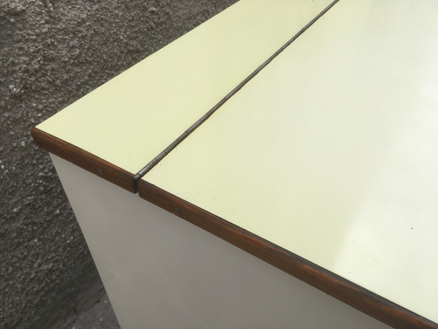 Kommode Vintage weiß Vollholz antik Omas Küchenschrank 30er-/40er-Jahre Schiebetüren Truhe