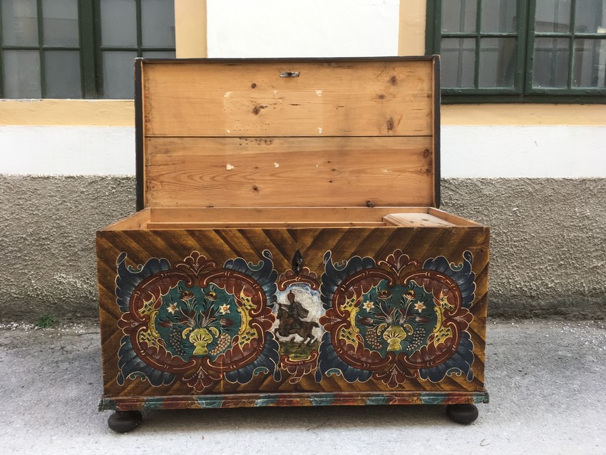 Truhe bemalt