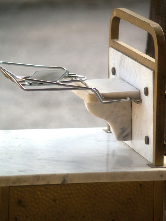 Messing Schrank antik