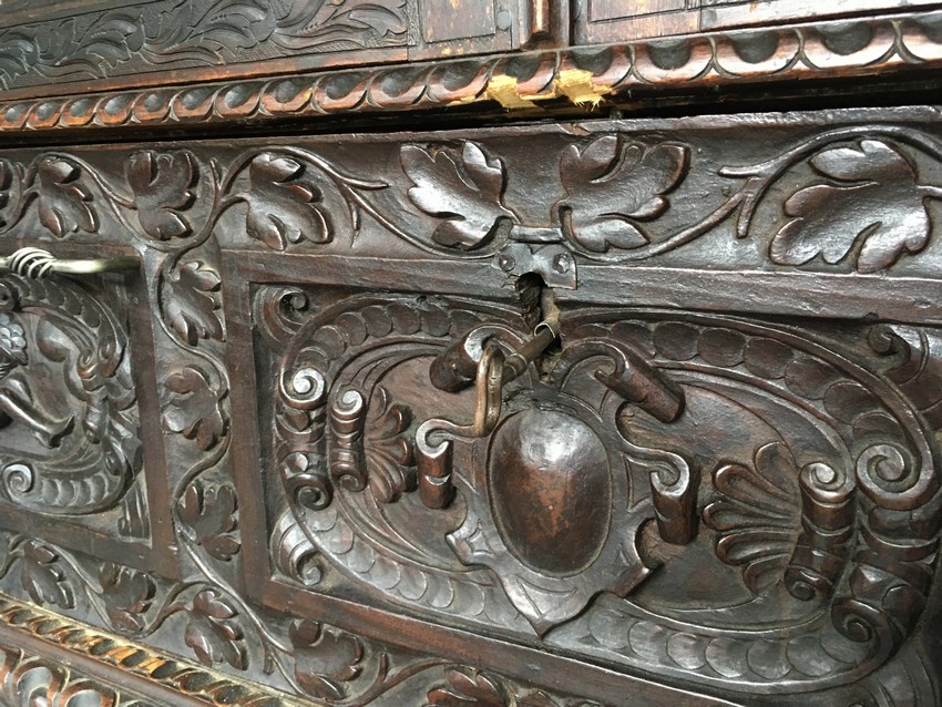 Vitrine antik Putten